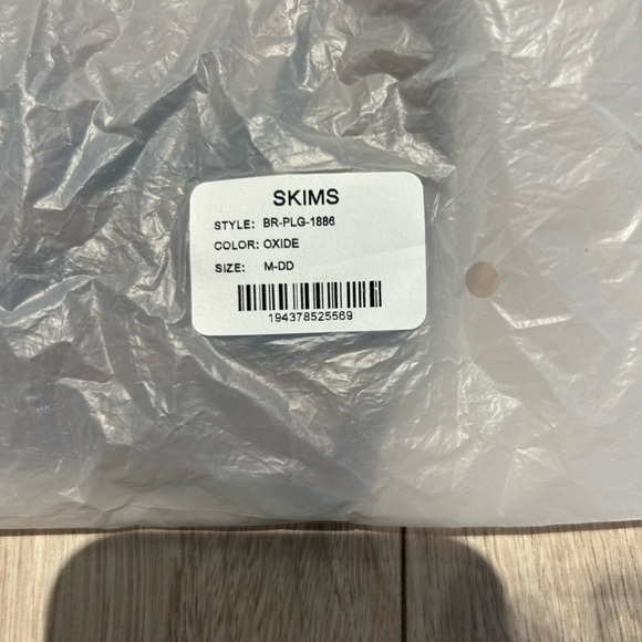 NWT SKIMS Naked Plunge Tank Bra M-DD - Picture 5 of 13